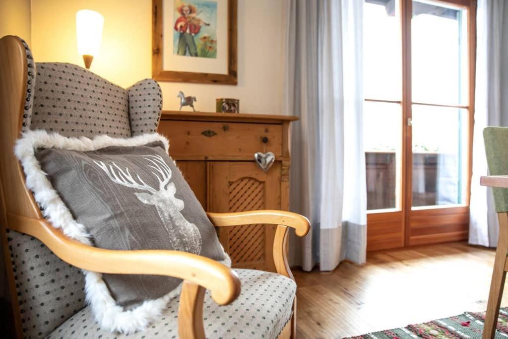 Haus Weidmannsheil - Wohnen Im Romantischen Forsthaus Werfen Esterno foto