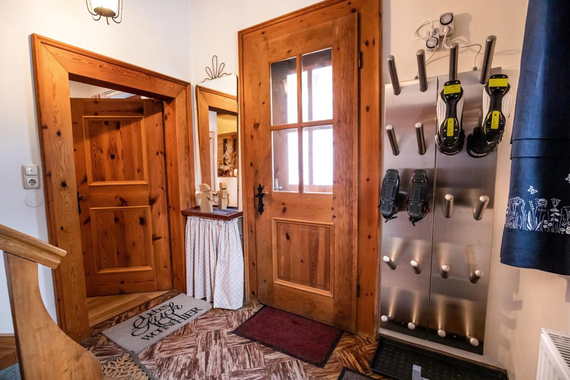 Haus Weidmannsheil - Wohnen Im Romantischen Forsthaus Werfen Esterno foto